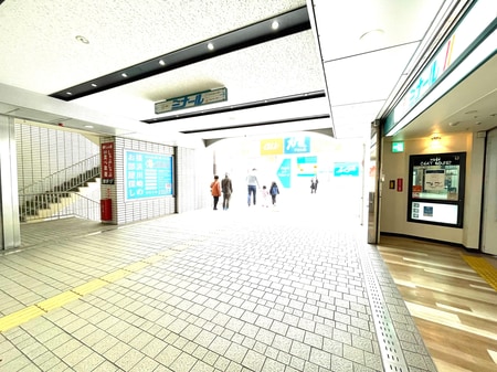 大きなエイブルの看板がスグにみえます！駅１分！駅から直結です！ご来店お待ちしております！