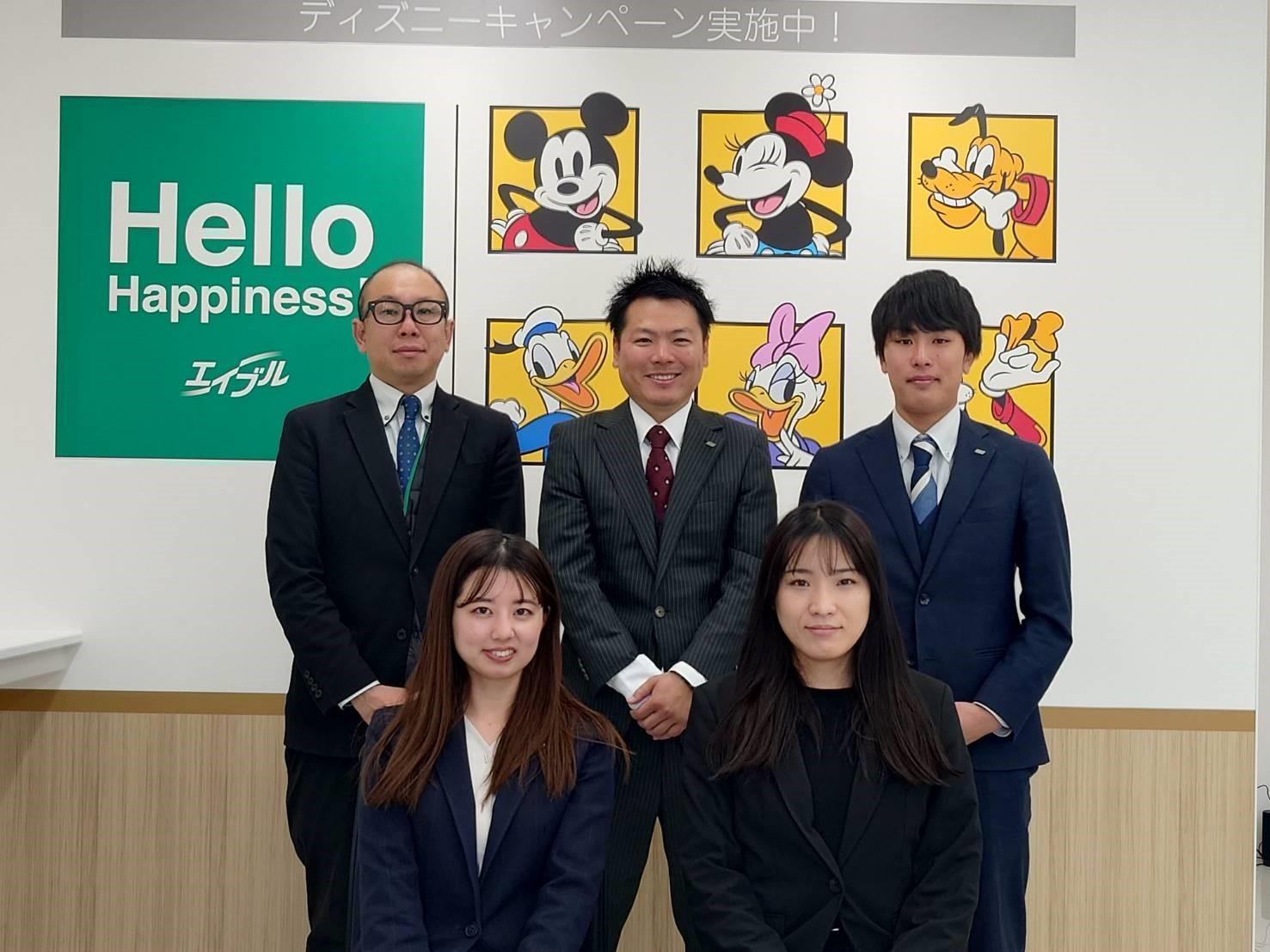 店舗スタッフ集合写真