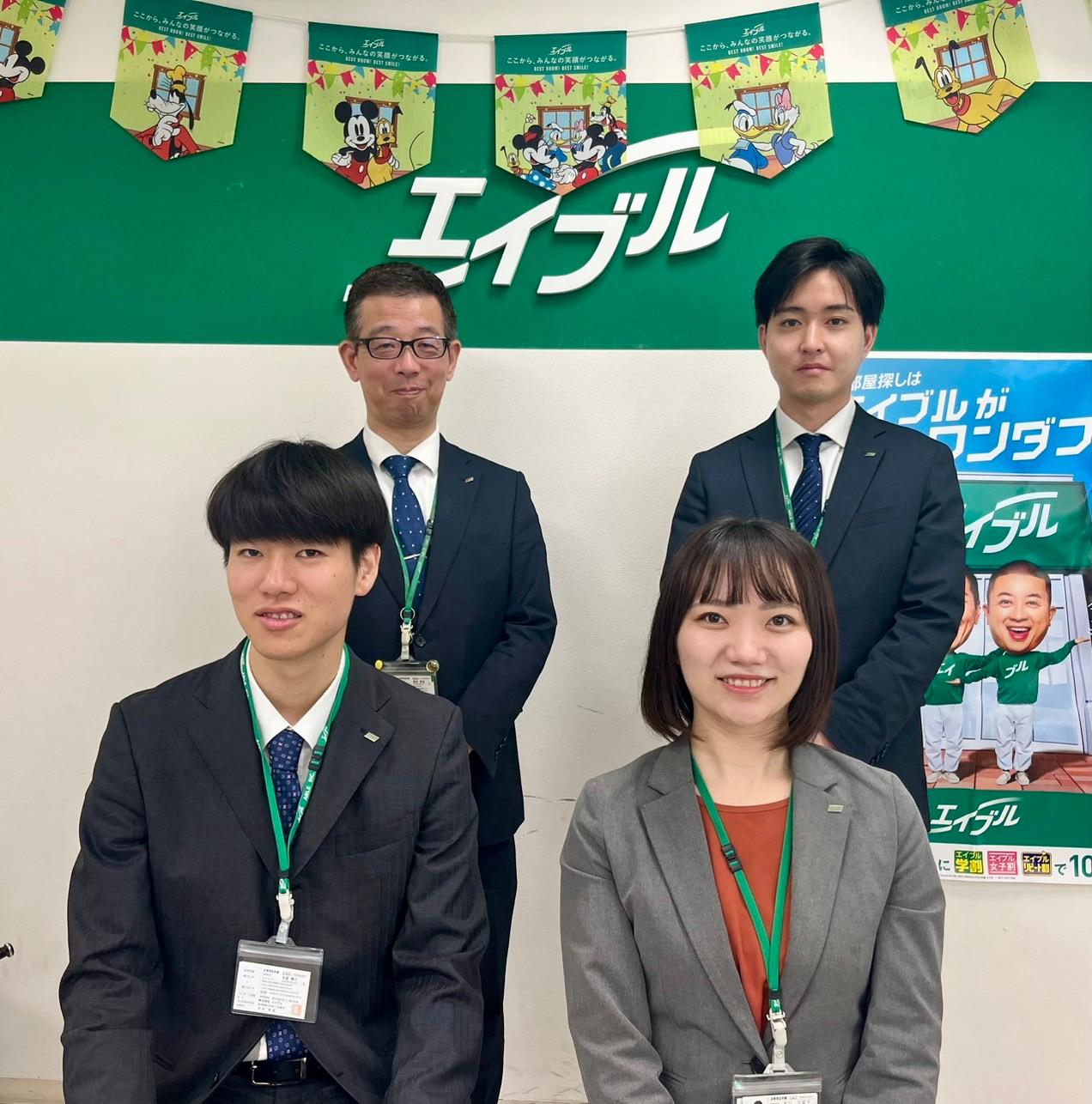 店舗スタッフ集合写真