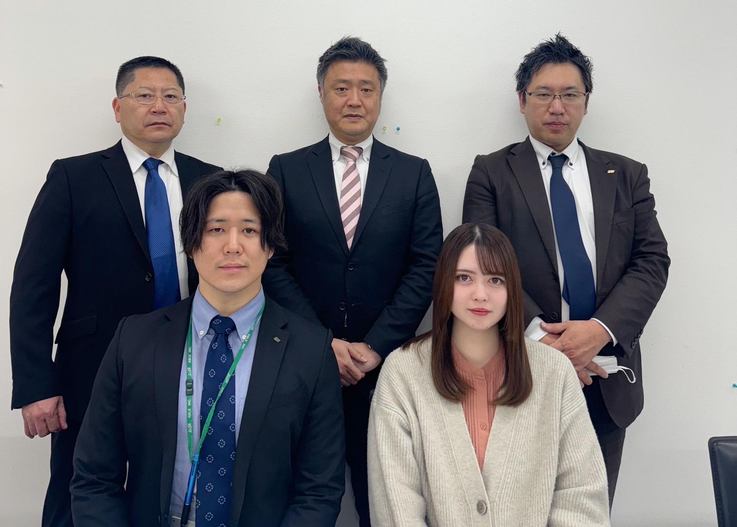 店舗スタッフ集合写真