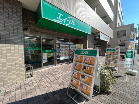 横浜市営地下鉄ブルーライン『吉野町駅』徒歩１分、京浜急行線『南太田駅』徒歩７分の１階店舗です。