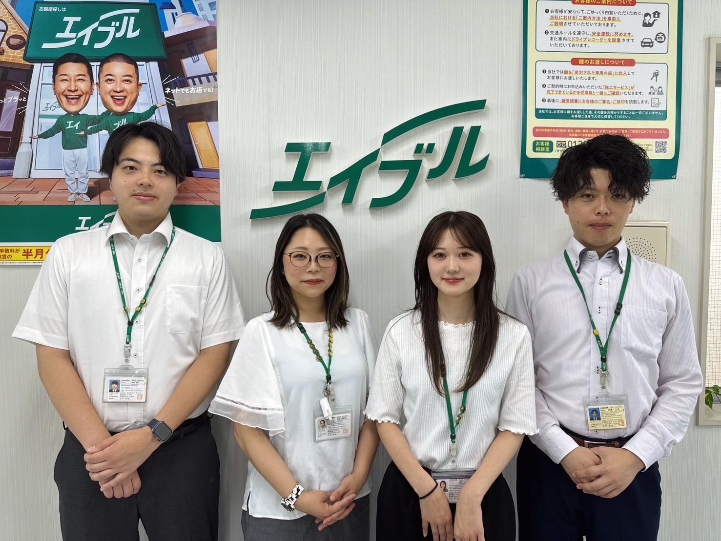 店舗スタッフ集合写真