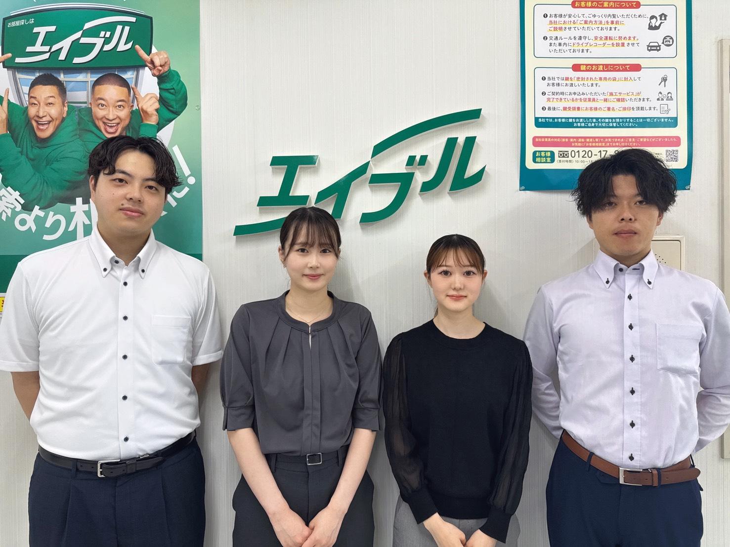 店舗スタッフ集合写真