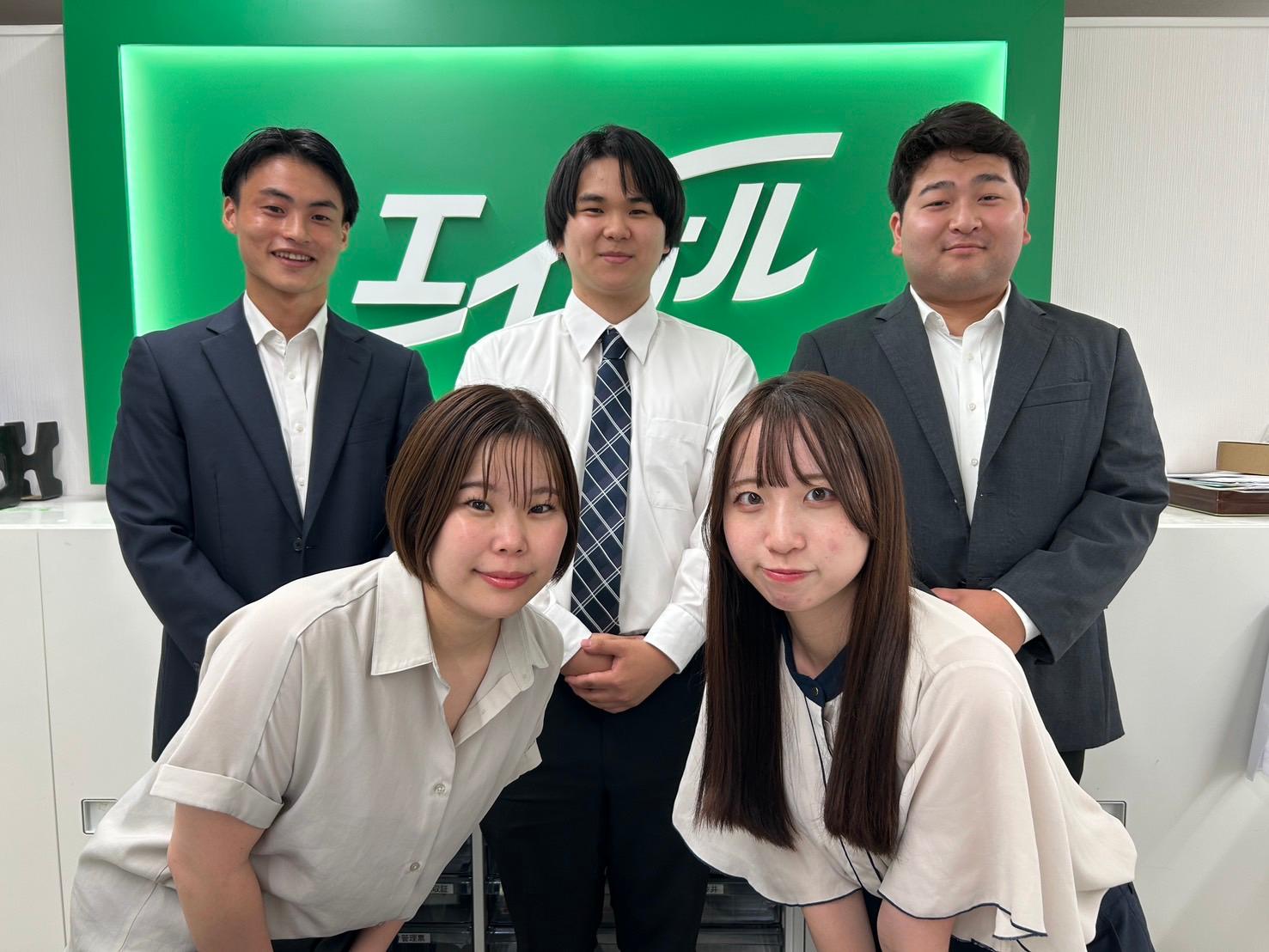 店舗スタッフ集合写真