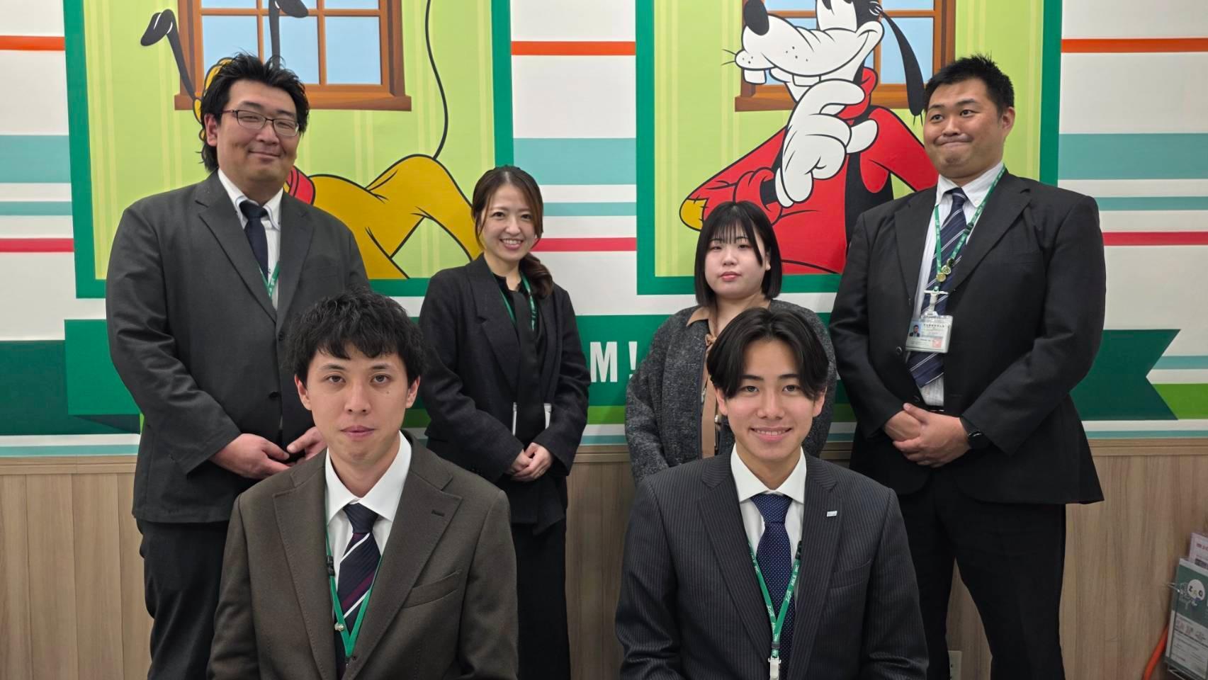 店舗スタッフ集合写真