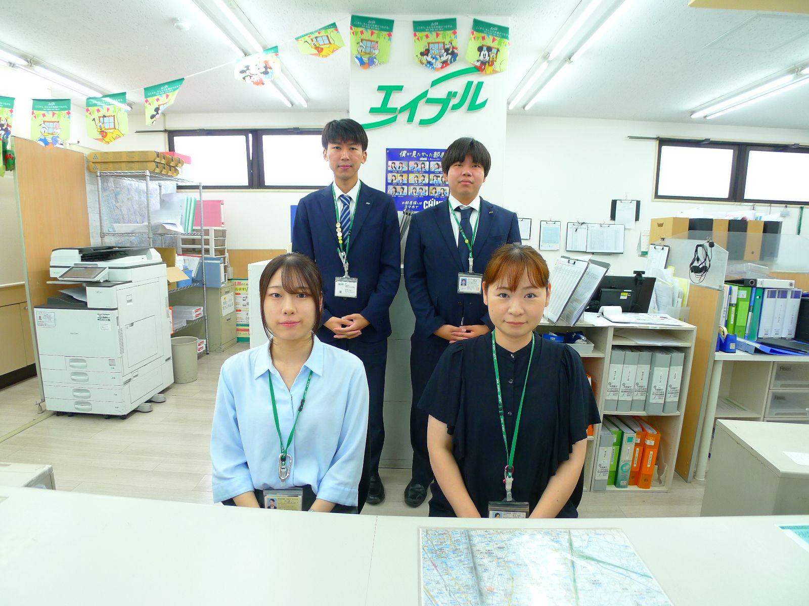 店舗スタッフ集合写真