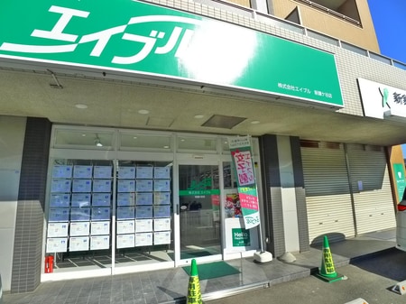 お店の前にお客様専用無料駐車場完備！新鎌ケ谷駅から徒歩３分！ほっともっとさん隣りのビル１階にあります