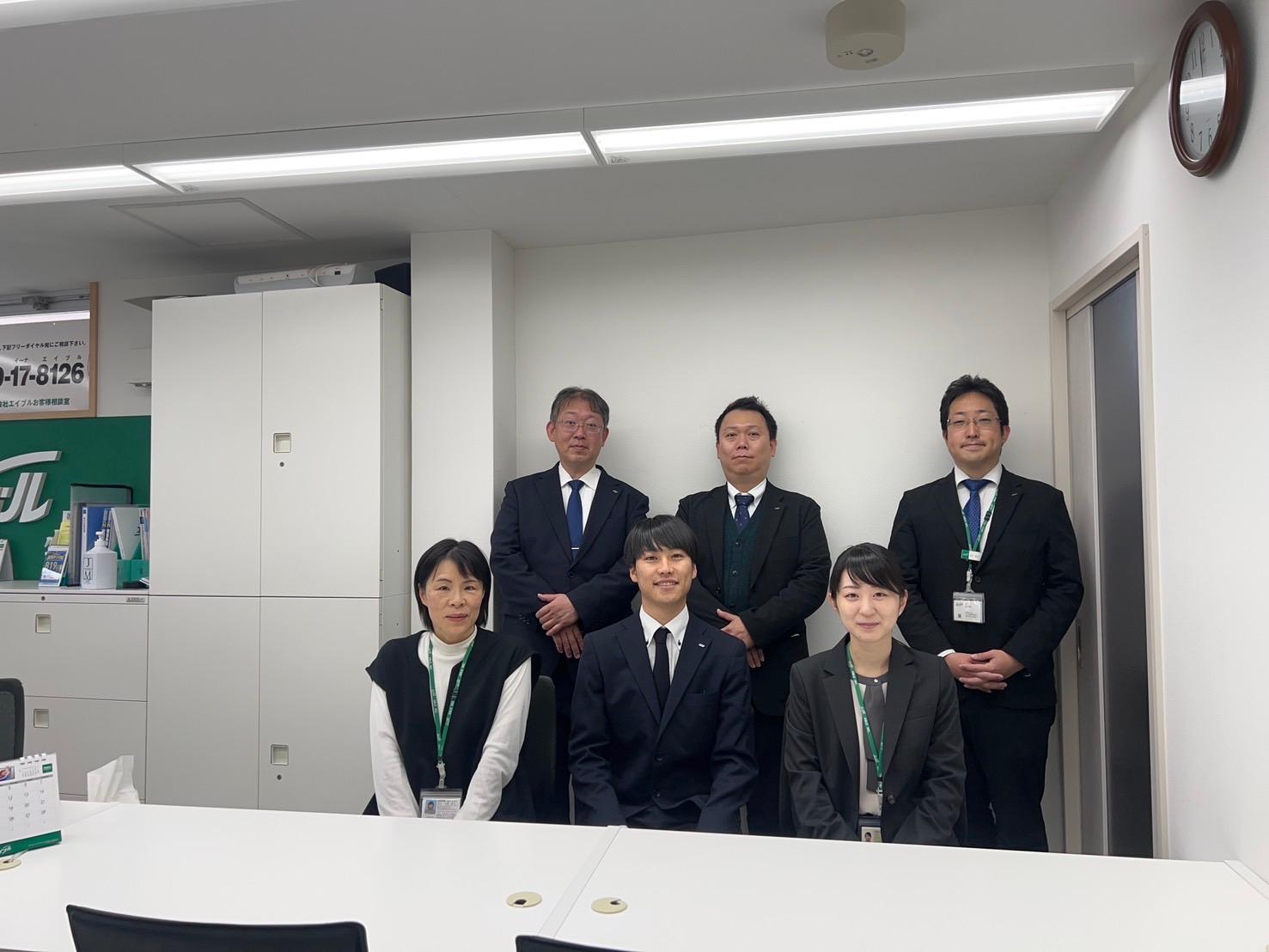 店舗スタッフ集合写真