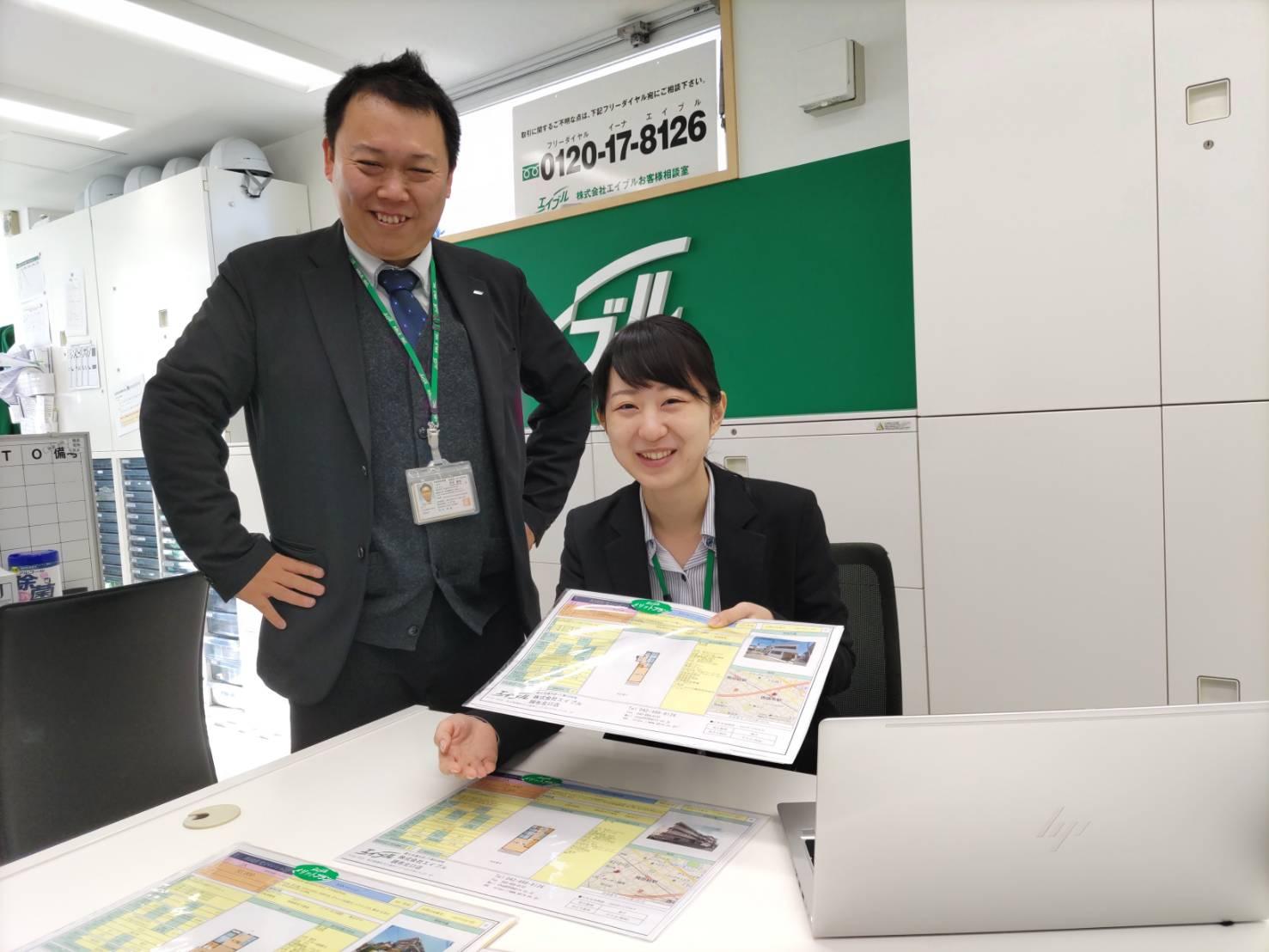 店舗スタッフ接客写真