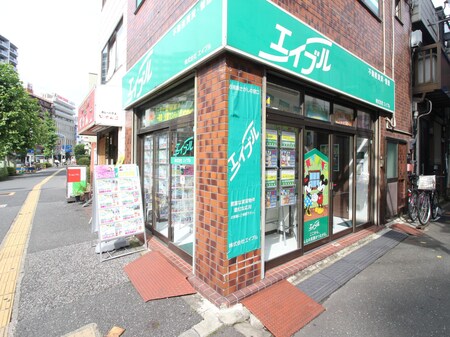 駅近くにある１階のお店です。