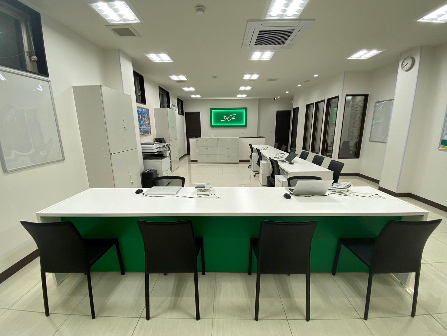 店舗スタッフ接客写真