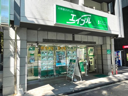 店頭にも物件情報を掲示しております。お気軽にお立ち寄りください。