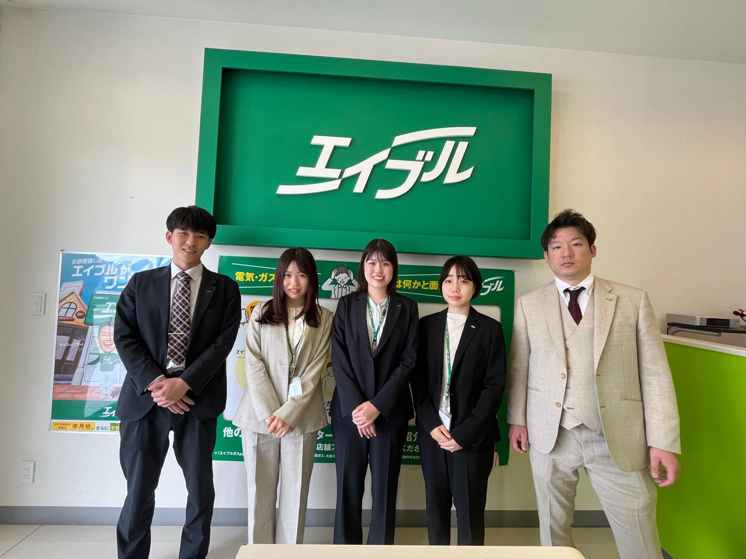 店舗スタッフ集合写真