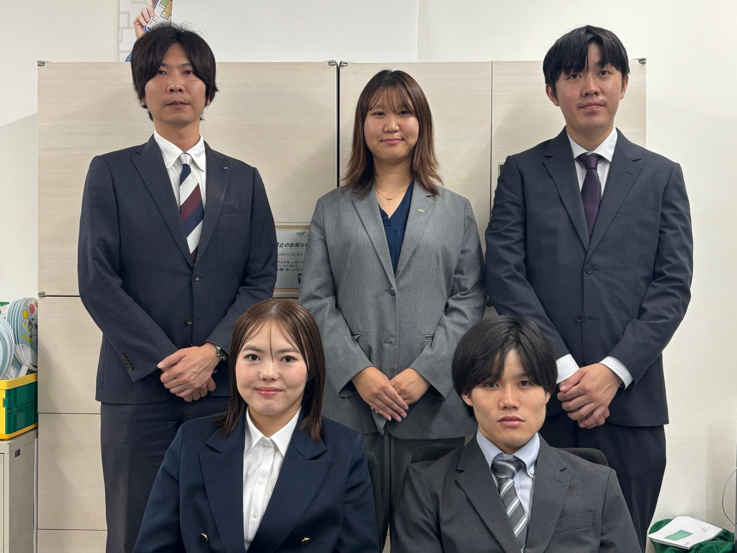 店舗スタッフ集合写真