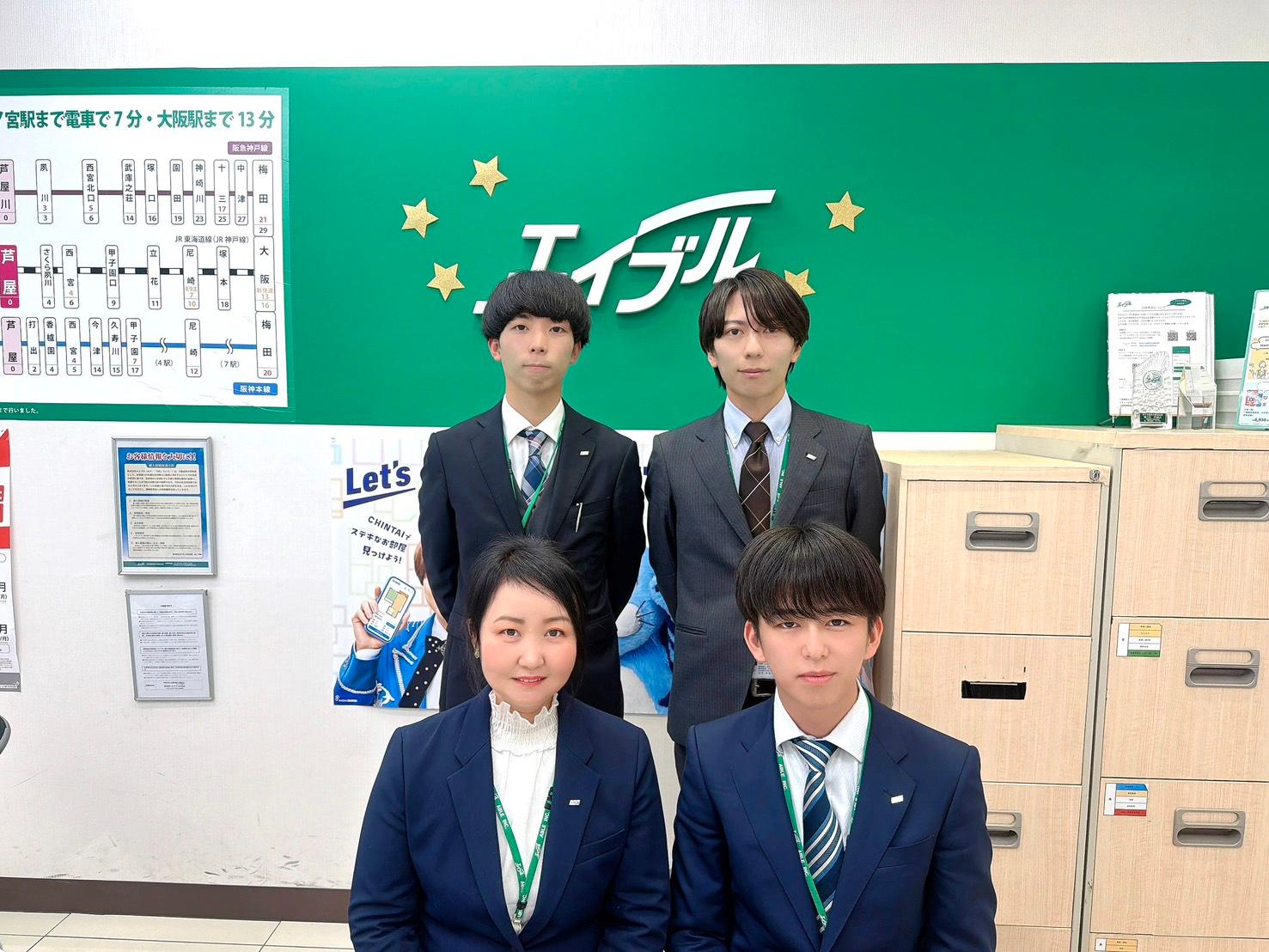 店舗スタッフ集合写真