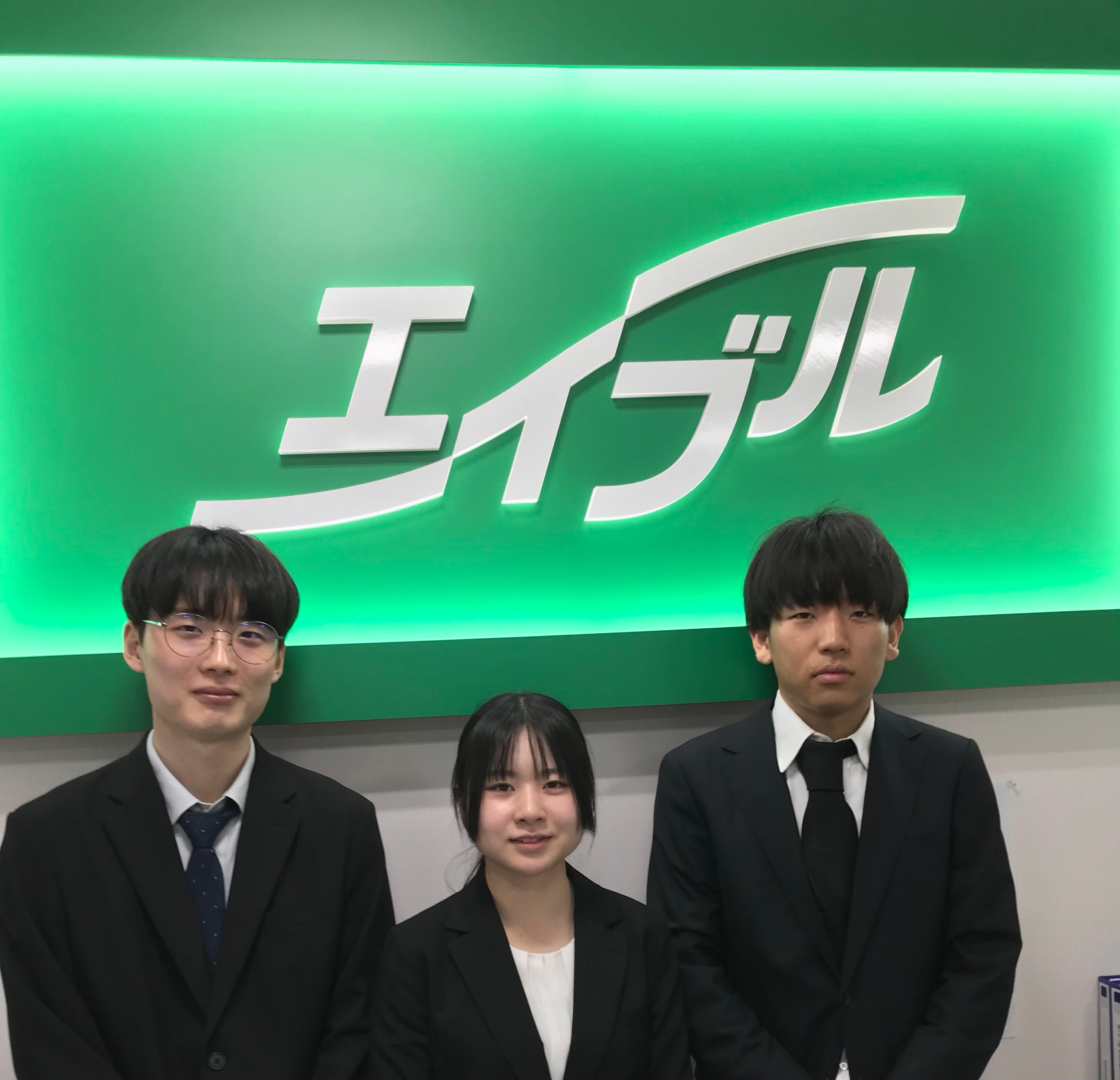 店舗スタッフ集合写真