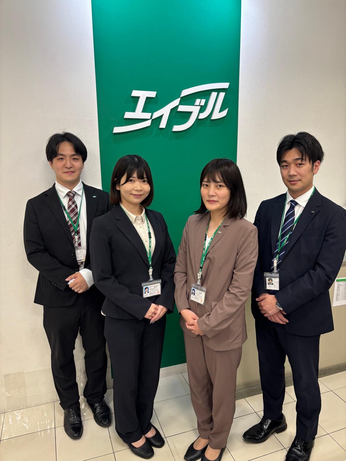 店舗スタッフ集合写真