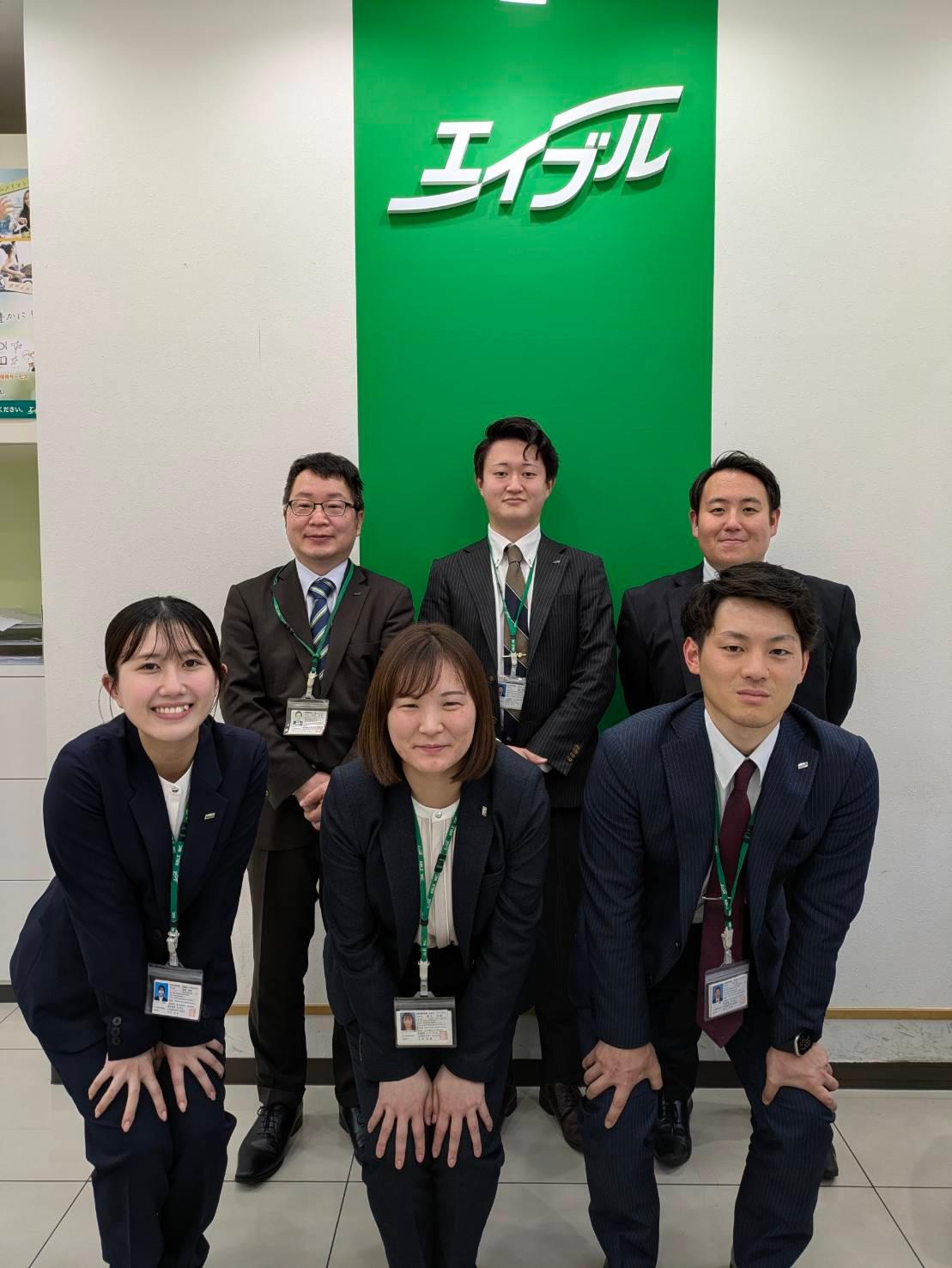 店舗スタッフ集合写真