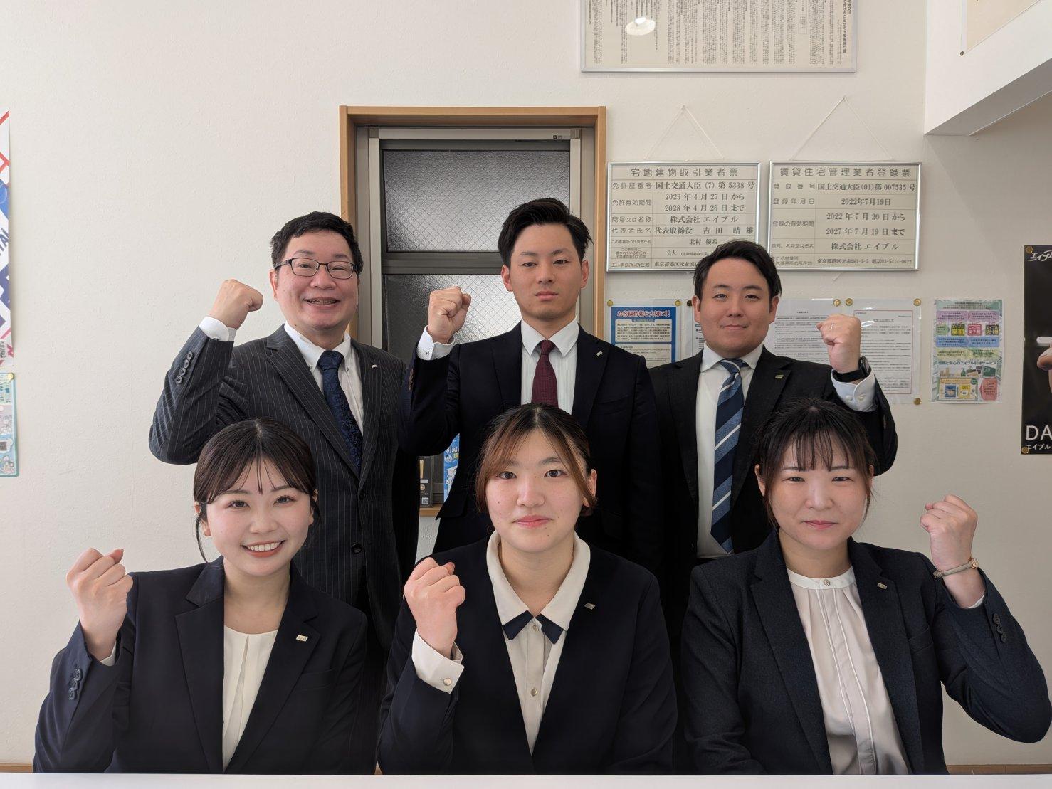 店舗スタッフ集合写真