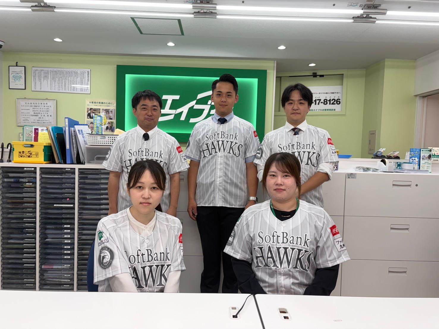 店舗スタッフ集合写真