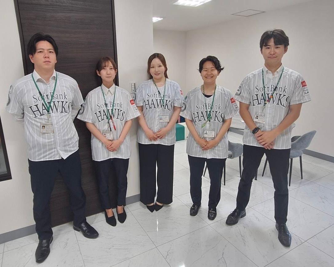 店舗スタッフ集合写真