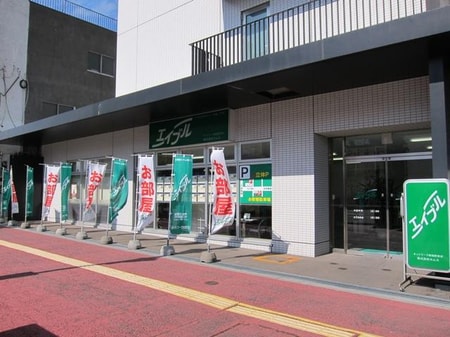北大通13丁目コンフォートホテル釧路１Ｆが釧路駅前店です。おなじみの緑の看板・のぼりが目印です。