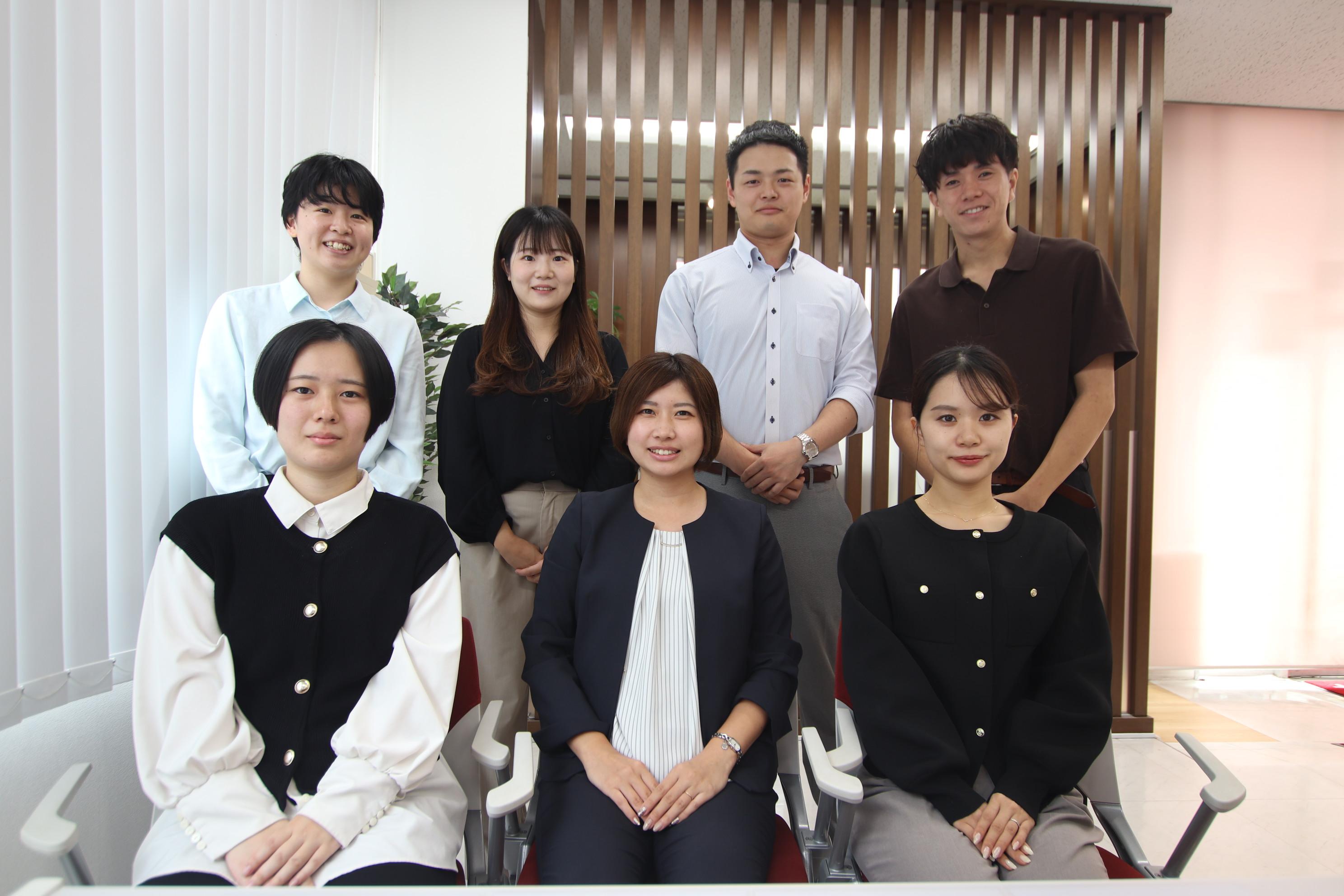 店舗スタッフ集合写真