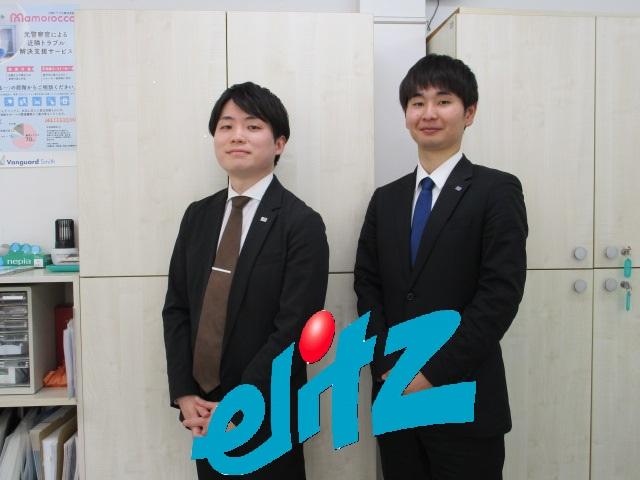 店舗スタッフ集合写真
