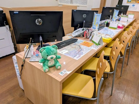 弊社イメージキャラクター　タウンベアがお出迎え