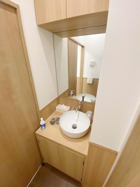 店内には洗面台・トイレも完備　毎日清掃しております
