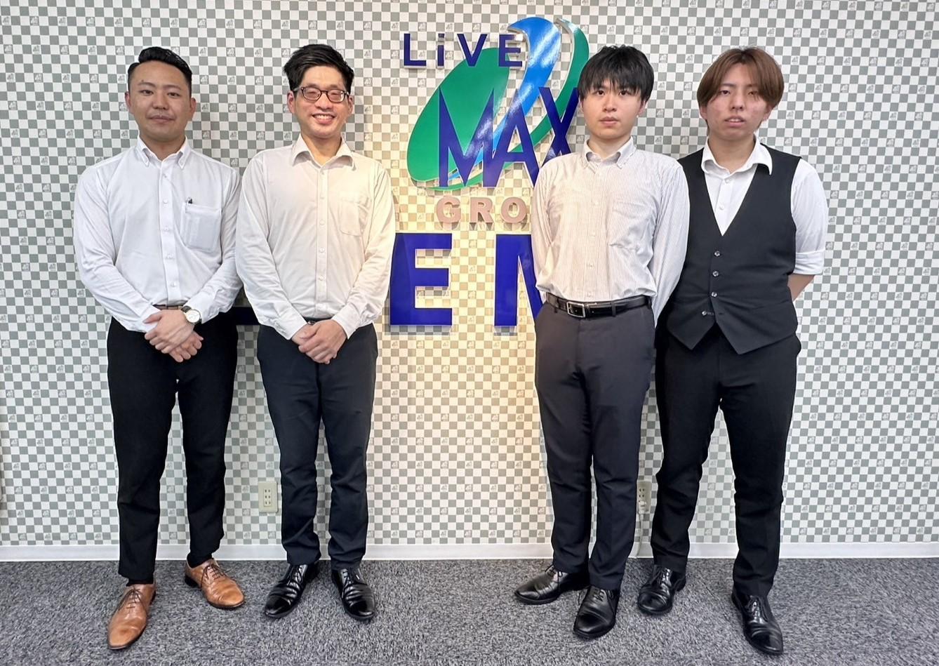 店舗スタッフ集合写真