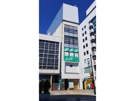 熊谷駅北口の目の前にあるビルの3階・４階（売買管理部）です。