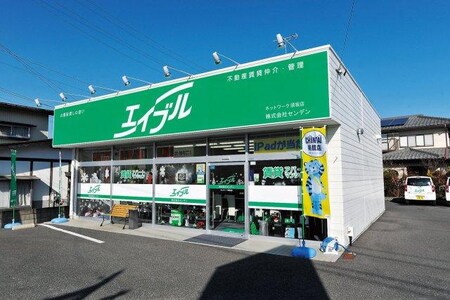 幹線道路沿いの入りやすいお店です。長野東・須坂インターから車で約6分です。