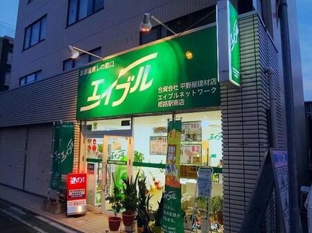 エイブルの大きな緑の看板が目印です。姫路駅南の星乃珈琲店様東側のセブンイレブン様の隣です。