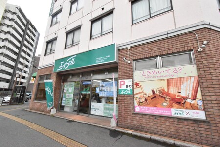 きしゃばホテル1Fの緑が目印の店舗です♪