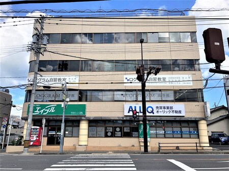 「エイブル」の緑の看板が目印です♪