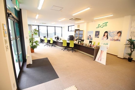 日当たりの良い明るい店内です！