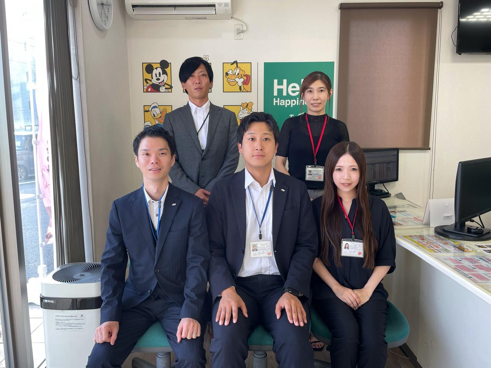 店舗スタッフ集合写真