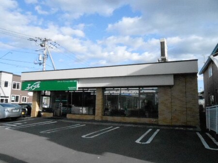 釧路公立大学正門前の通りに面しており専用駐車場もございます。