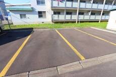 物件外観写真2　(駐車場)
