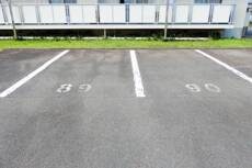 物件外観写真2　(駐車場)