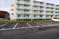 物件外観写真2　(駐車場)