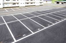 物件外観写真2　(駐車場)