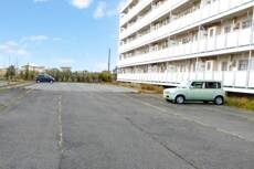 物件外観写真2　(駐車場)