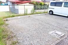 物件外観写真2　(駐車場)