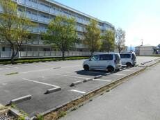 物件外観写真2　(駐車場)