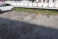 物件外観写真2　(駐車場)