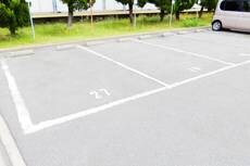 物件外観写真2　(駐車場)