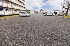 物件外観写真2　(駐車場)