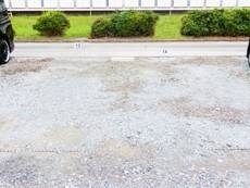 物件外観写真2　(駐車場)